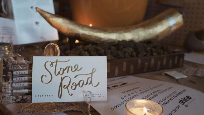 Porro de cannabis con papel de oro